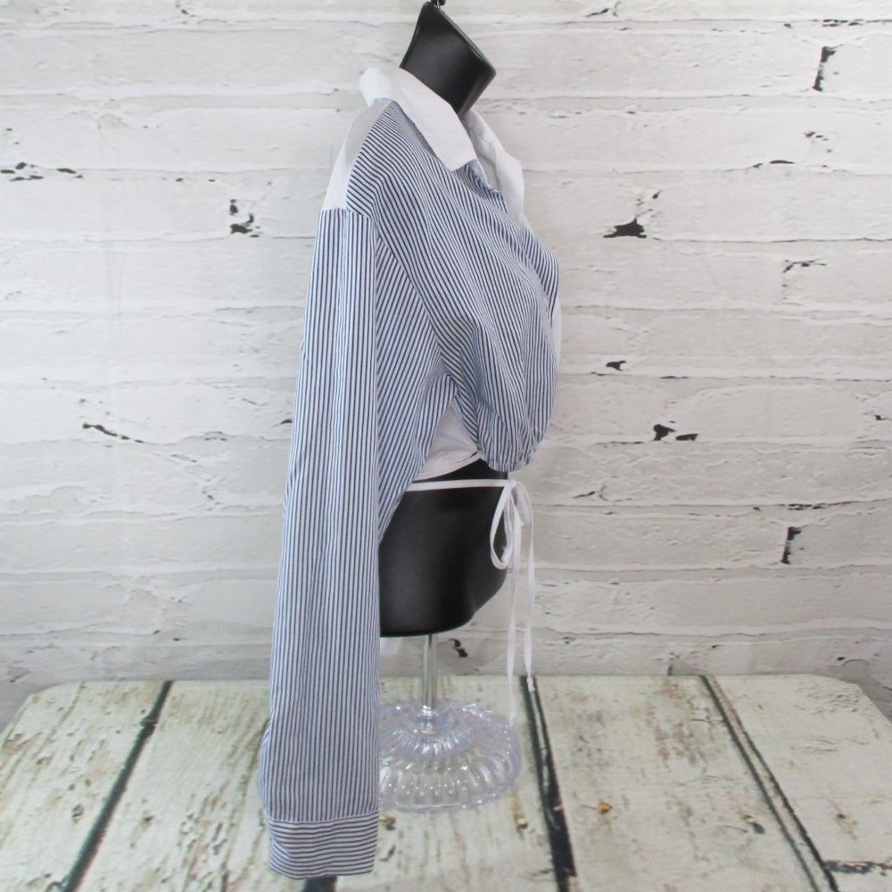 No Frills Junior's Cropped Button Front Top - Picture 4 of 6